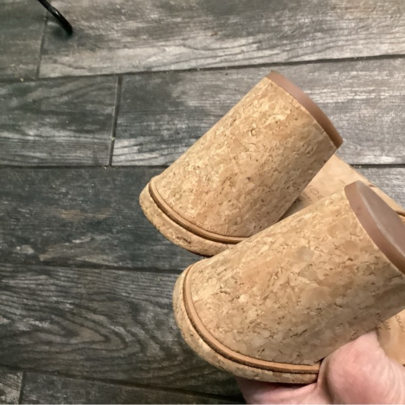 💥PRICE DROP💥 Wyatt platform chunky suede cork sandals in Oatmeal tan - Picture 8 of 9